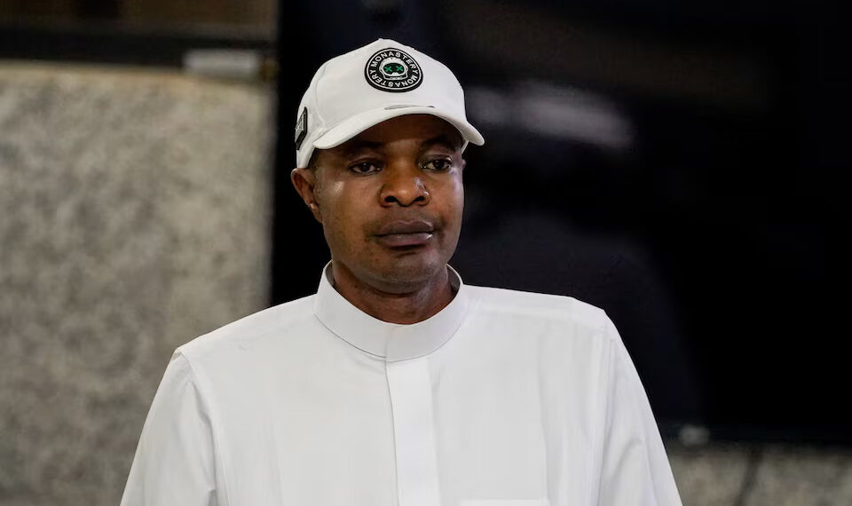 Nigeria un homme inculpé pour avoir arnaqué l’État de près d’un million de dollars